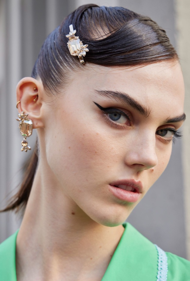 طرق مبتكرة لرسم الآيلاينر بسهولة مع أحدث مستحضرات التجميل 