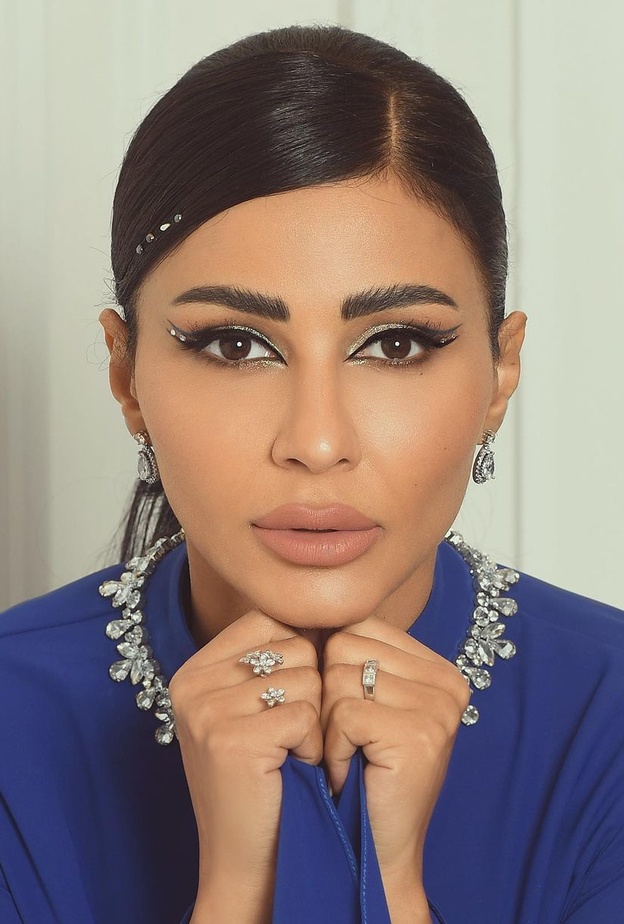 طريقة رسم العين بالآيلاينر من وحي الموسيقى الخليجية بأسلوب مهيرة عبد العزيز