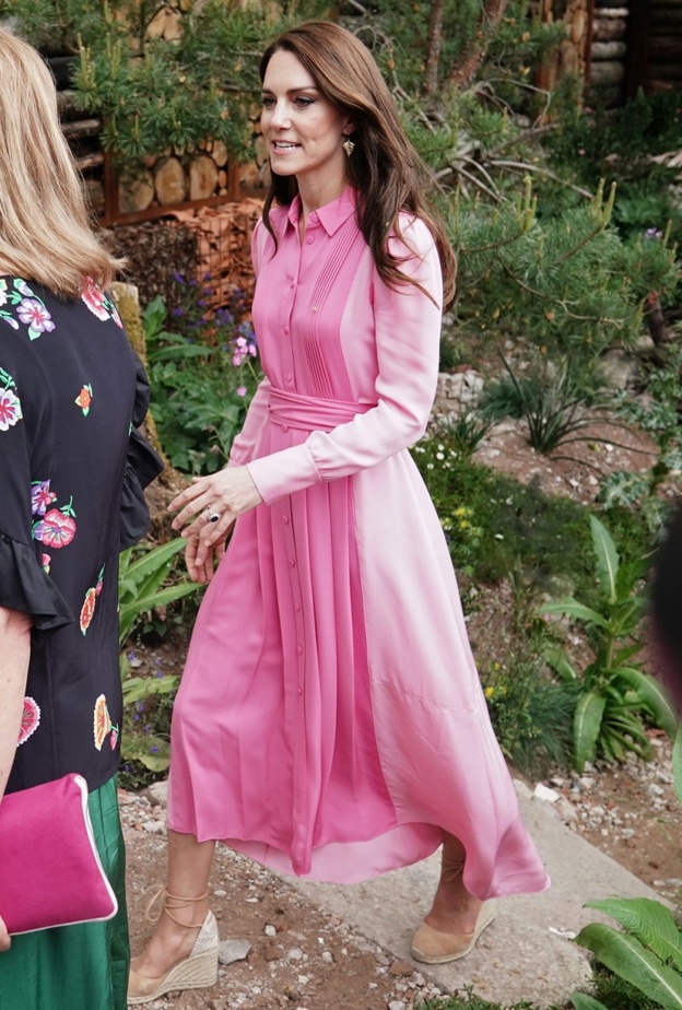  أحدث إطلالات كيت ميدلتون  بفستان وردي بتفاصيل لافتة