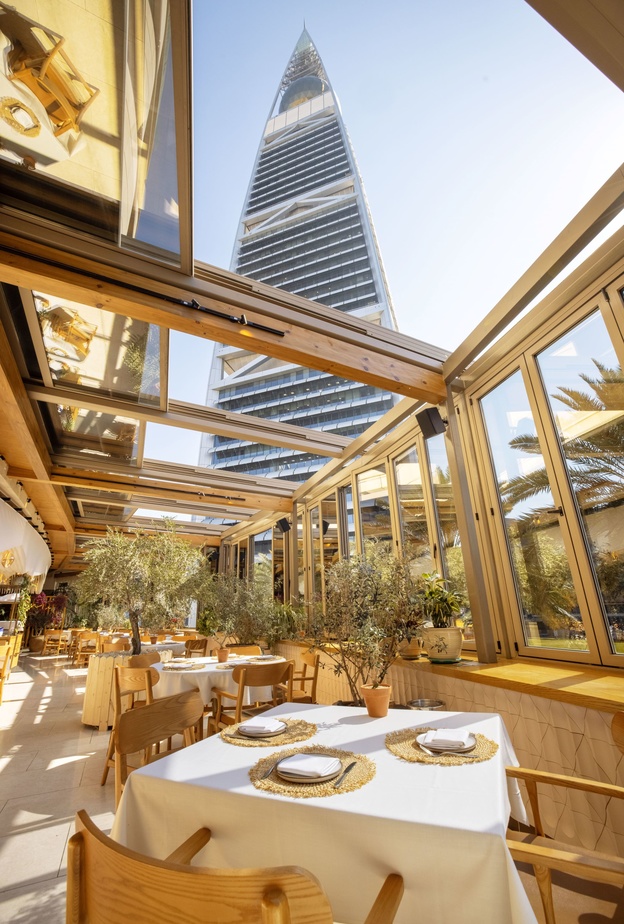 الشيف الشهير سانجاي دويفيدي بقدم عشاء مميز في مطعم ميراكي بالرياض