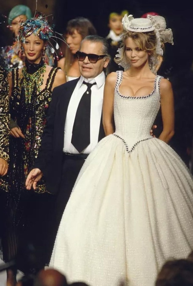 كلوديا شيفر في عرض خريف 1992