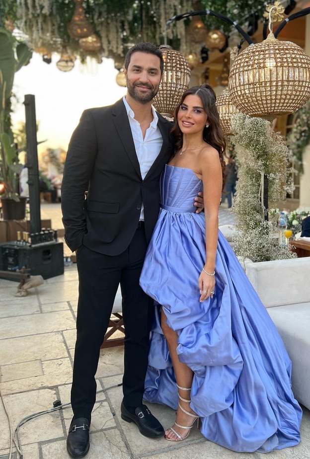 أحدث صور تعكس أناقة المشاهير مع أسرهم في مناسبات سعيدة