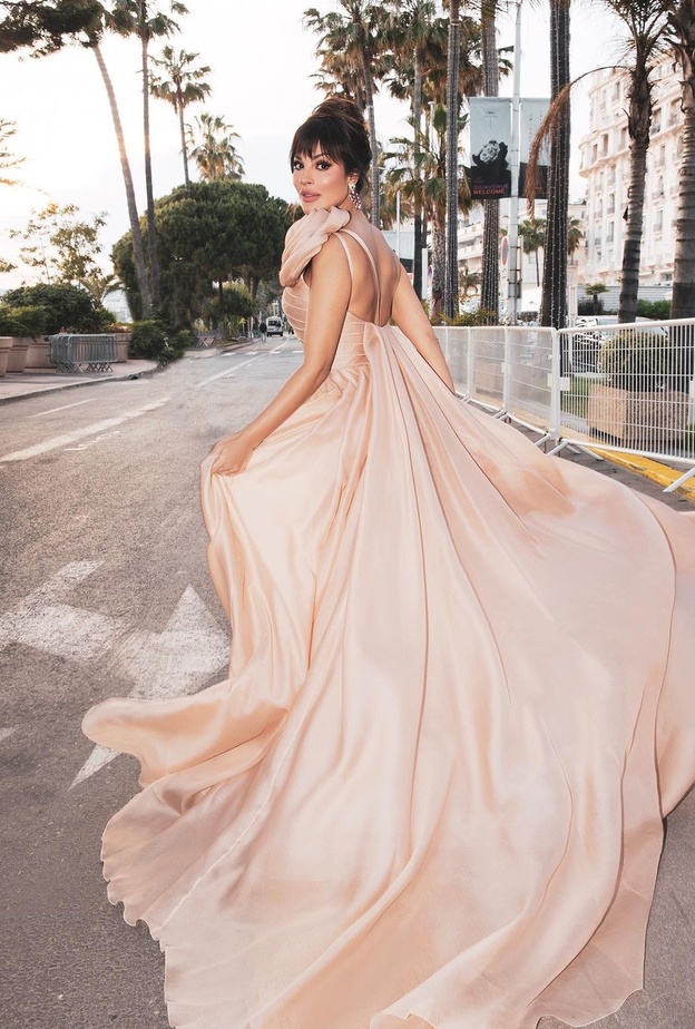 تفاصيل الإطلالة الخاطفة لـ نادين نجيم في مهرجان كان 2023