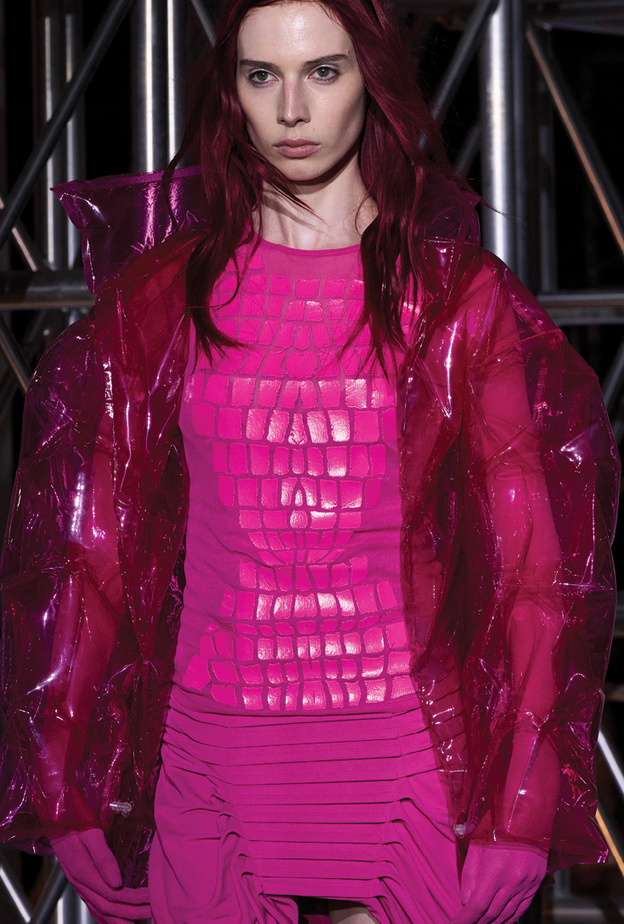  قصة المعطف الواقي من المطر 