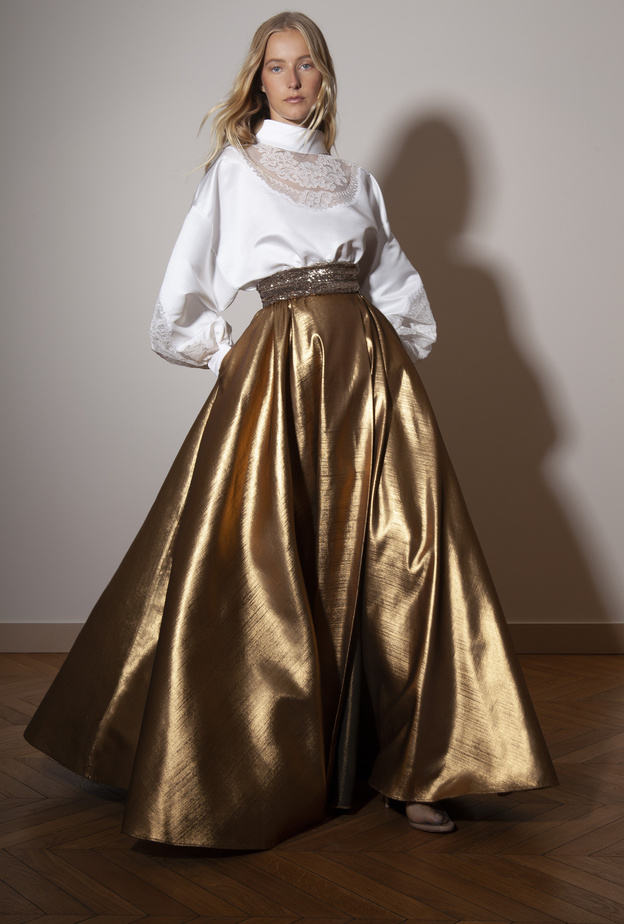 طرق تنسيق موضة التنانير الطويلة والملفتة