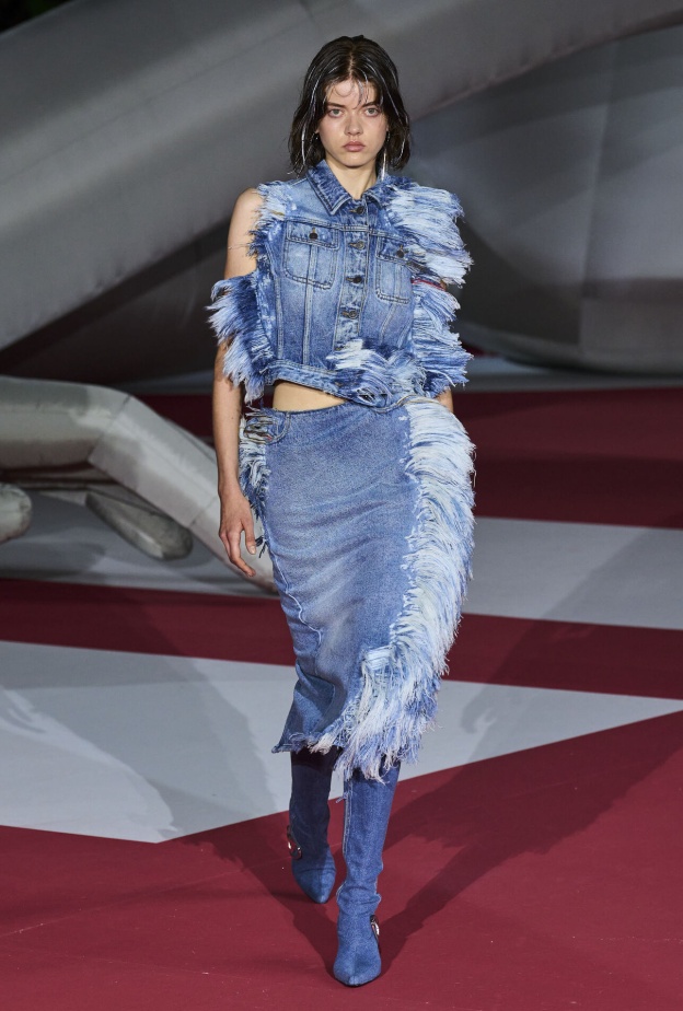 تنانير الجينز الشبابية في ساعات النهار بأساليب كاجوال