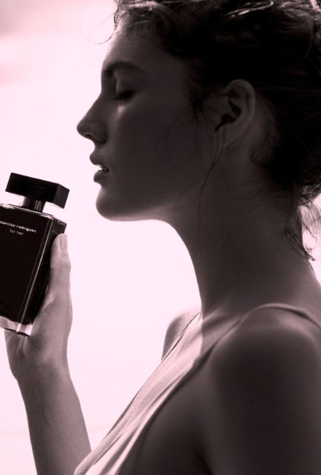 "يروي قصة الأنوثة الأزلية" ..رحلة عطر For her من Narciso Rodriguez على مر السنوات تزامنا مع الذكرى السنوية الـ20 لإصداره