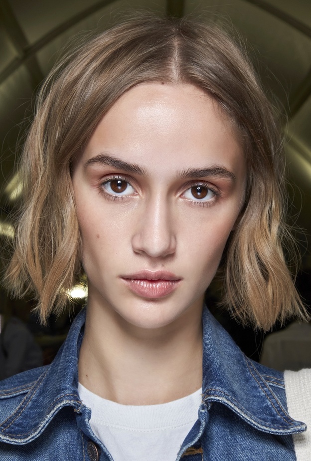 سر شفاه جذابة: التقنيات التجميلية للحصول على شفاه ممتلئة ووردية