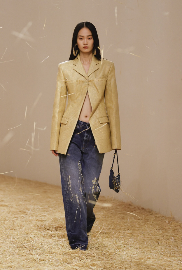 إطلالة من Jacquemus