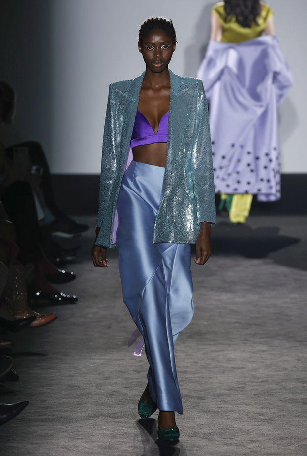 البلايزر بالترتر تناسب الحفلات الغنائية