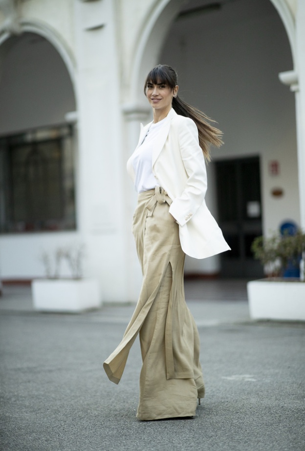 إطلالة بألوان رائجة دائماً من Street style