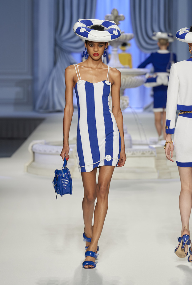 تاريخ الأقمشة المقلّمة: من ملابس البحارة إلى أساسيات الموضة