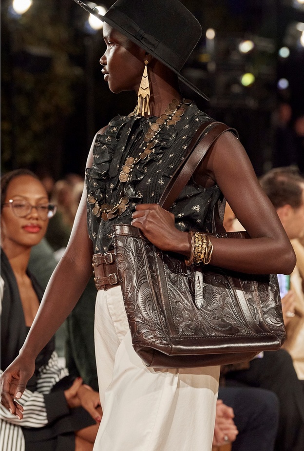 القبعة لربيع 2023