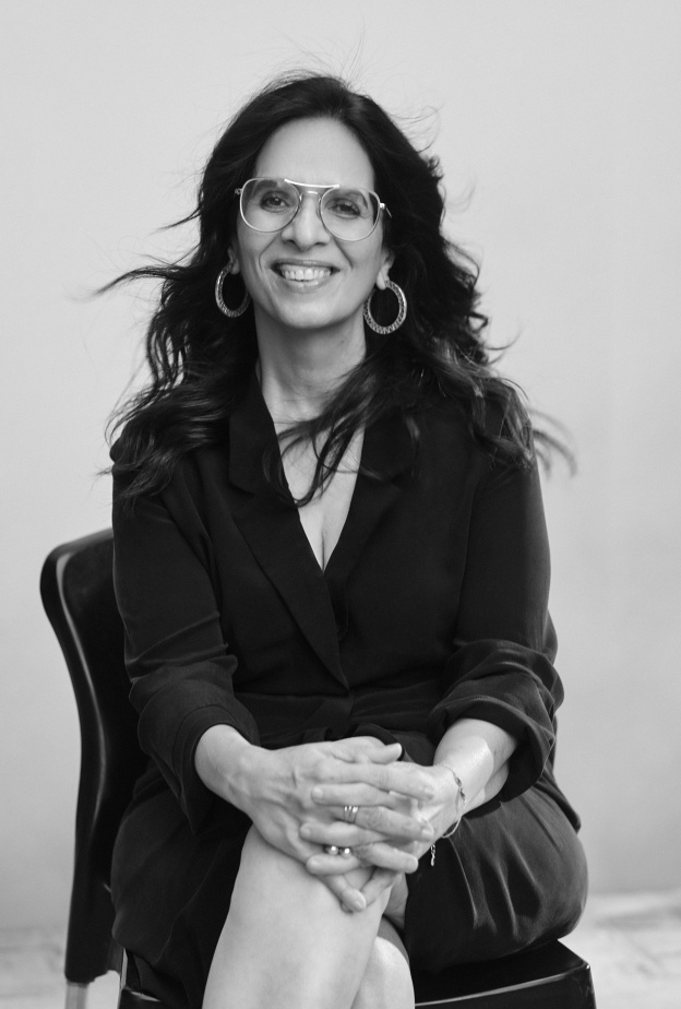 المصممة "أنيتا دونغري" لـ"هي"