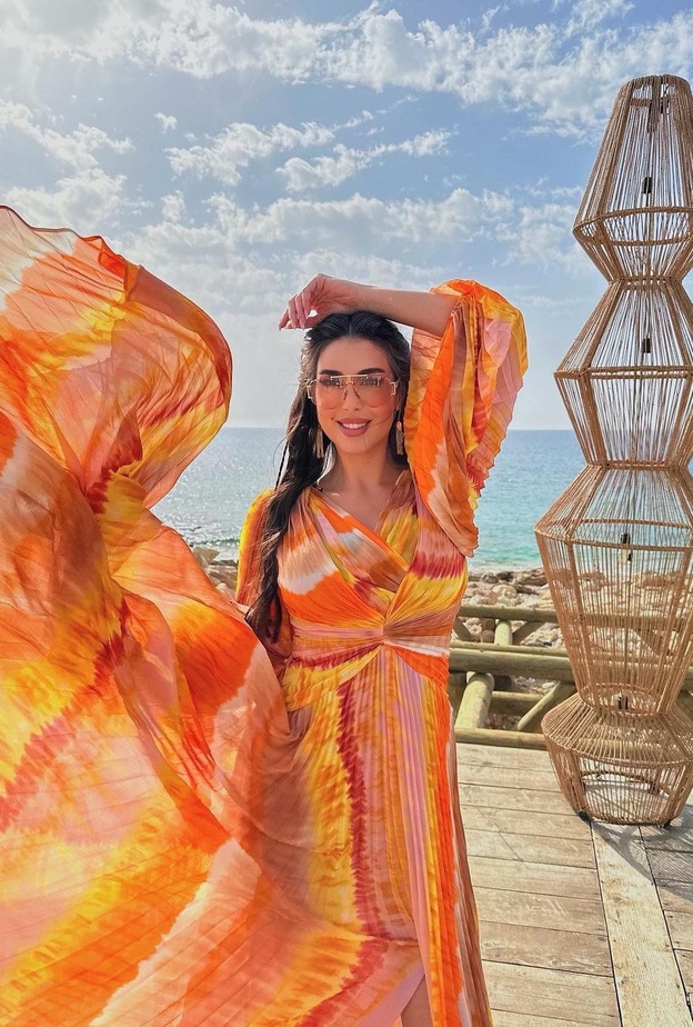 إطلالات ياسمين صبري خلال السفر مزيج من الأناقة والراحة