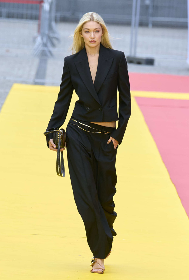 موضة الخصر المنخفض صيحة تمنحك قواماً ممشوقة