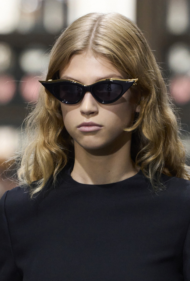 أحدث صيحات موضة النظارة الشمسية للنساء 2023