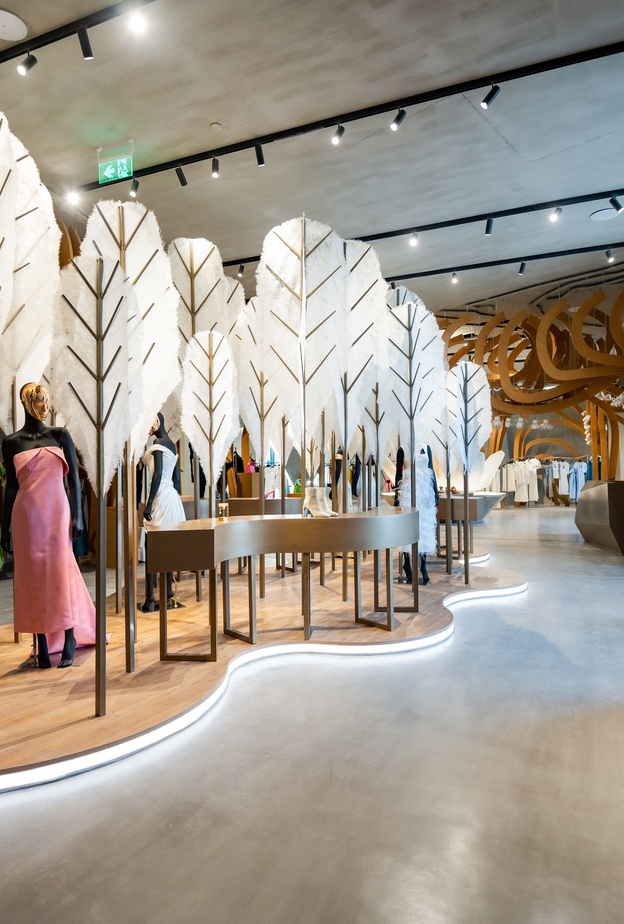 افتتاح المتجر النوعي MWAZ في الرياض: مساحة تسوّق تجريبية جديدة مؤلفة من ثلاثة طوابق،  تمتد على مساحة 2750 متراً مربعاً، تمزج ما بين الموضة والفن والتكنولوجيا.