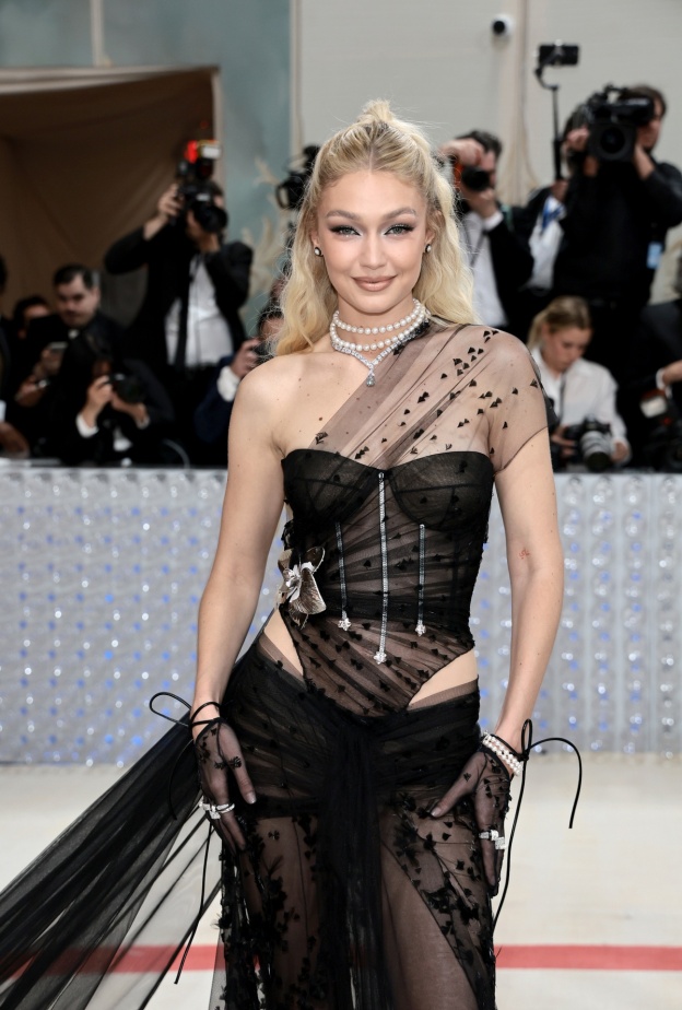 عارضة الأزياء جيجي حديد Gigi Hadid
