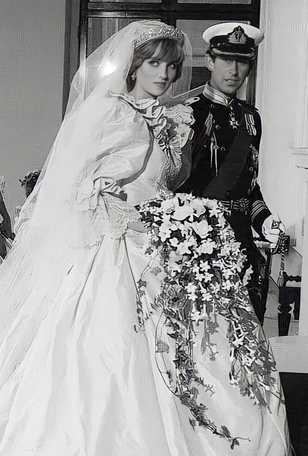 تعثر إحدى وصيفات الشرف الصغيرات في حفل زفاف ديانا بفستان زفاف ديانا