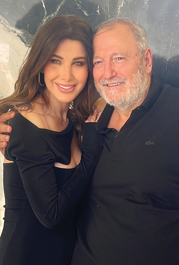 مدير التحرير عدنان الكاتب يفاجئ النجمة نانسي عجرم بعيد ميلادها 