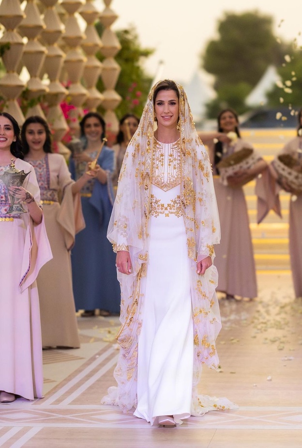 الانسة رجوة 