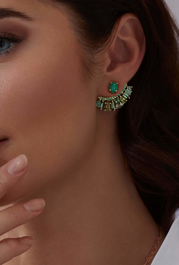 أقراط مرصعة بأحجار كريمة خضراء بينها الياقوت الأخضر من مجموعة Blaze لغرارد Garrard