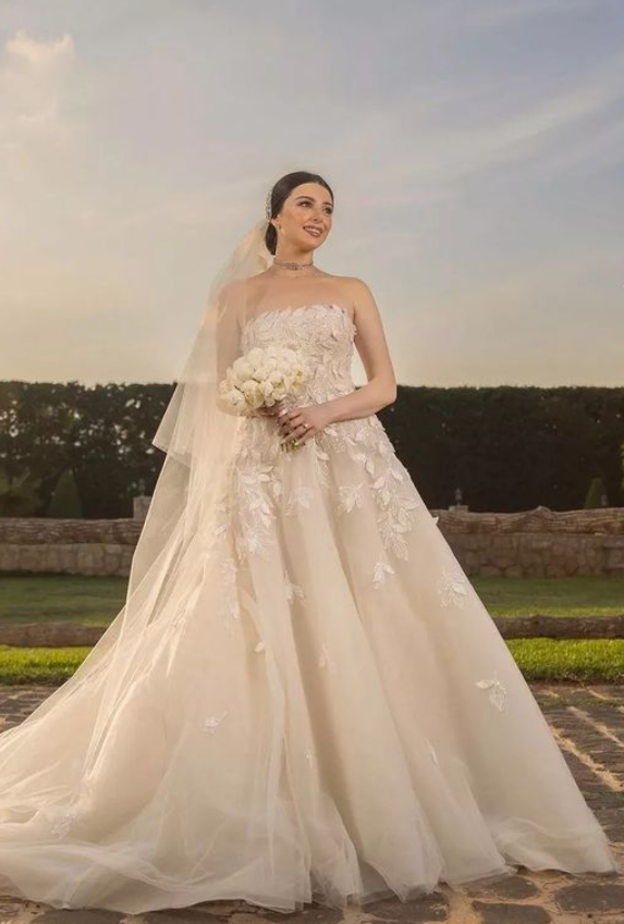 إطلالة حالمة لماريتا الحلاني بالفستان الابيض