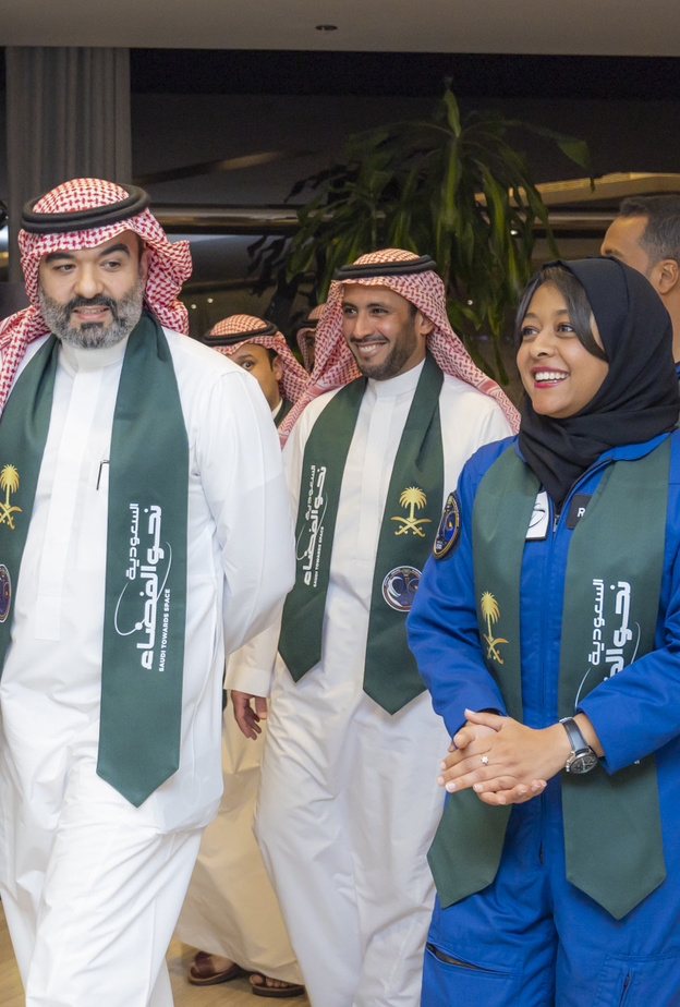 حفاوة بالغة في استقبال ريانة برناوي وعلي القرني بعد عودتهما إلى المملكة