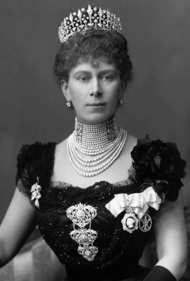 اشتهرت بالبخل وحب الامتلاك.. معلومات مهمة عن الملكة ماري جدة الملكة إليزابيث الثانية