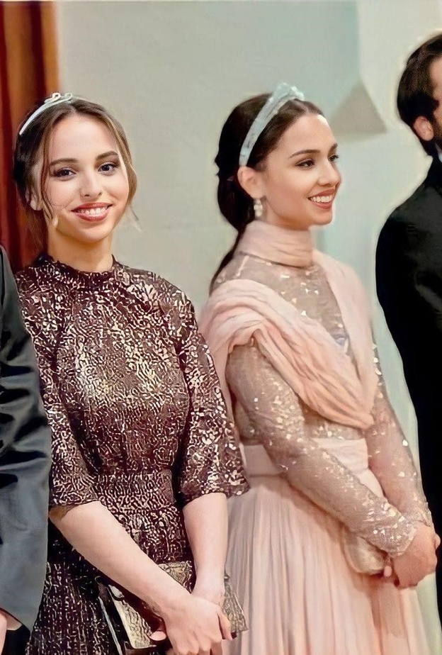 اطلالة الأميرتان خلال حفل زفاف الأمير حسين