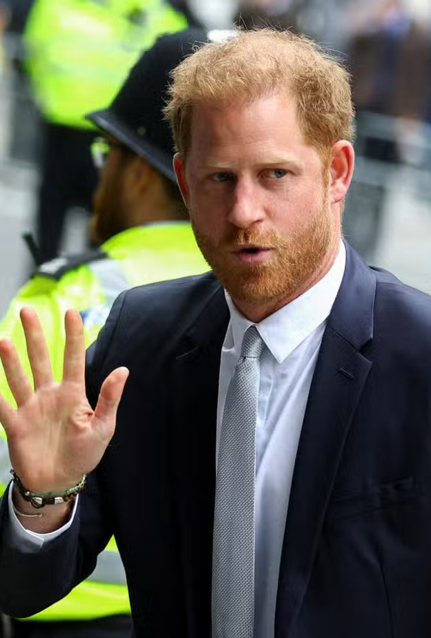 الأمير هاري يفاجئ الجميع بشهادته أمام المحكمة