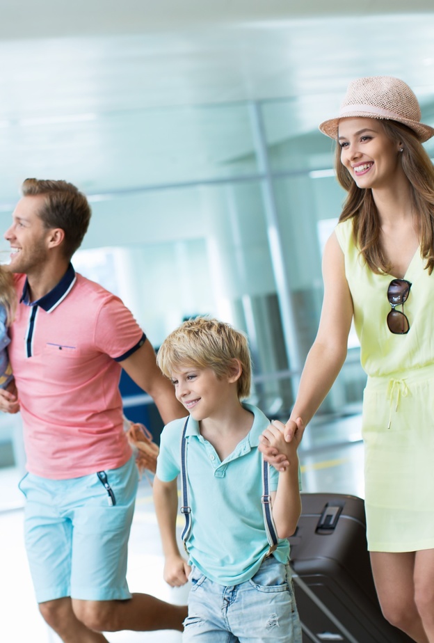 السفر من أهم الأنشطة التي يجب ممارستها في العطلة الصيفية لأنه يحقق سعادة أطفالك 