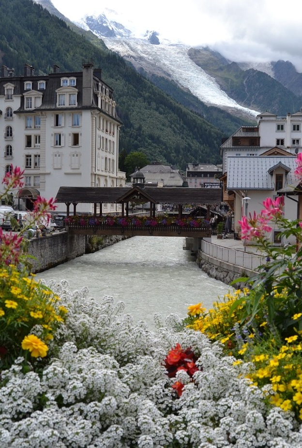 السياحة في شامونيه فرنسا تجربة فريدة من الاستجمام بواسطة mnbv10