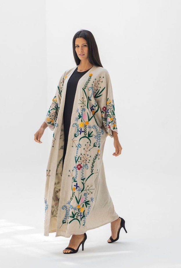 من تصاميم عبايات علامة Maliha