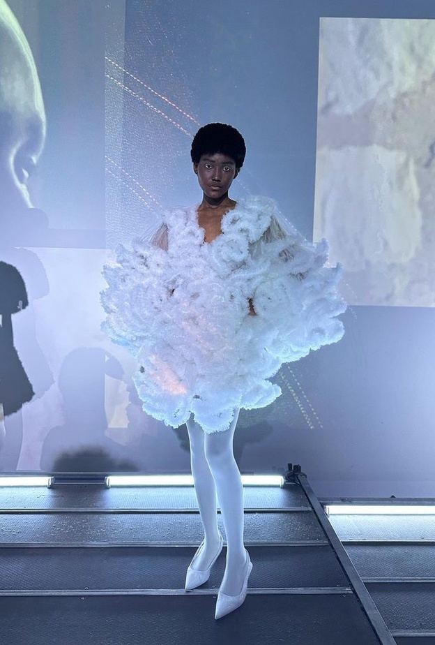 100 براند سعودي في باريس.. عرض أزياء خاص للعلامات السعودية يخطف الأنظار