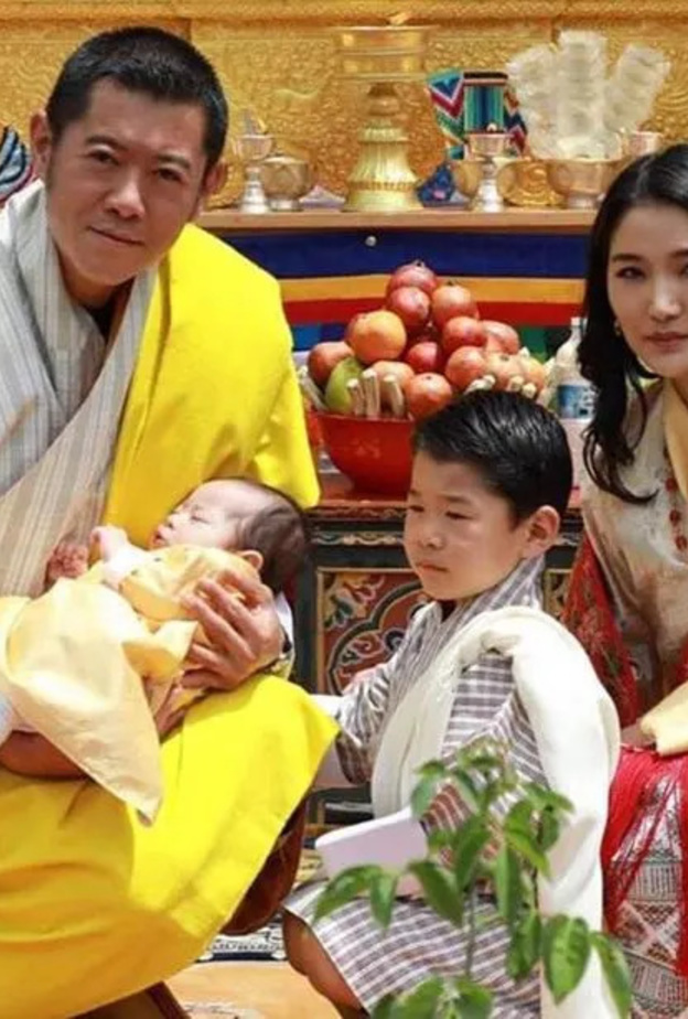 الملكة جيتسون بيما ملكة بوتان حامل في طفلها الثالث