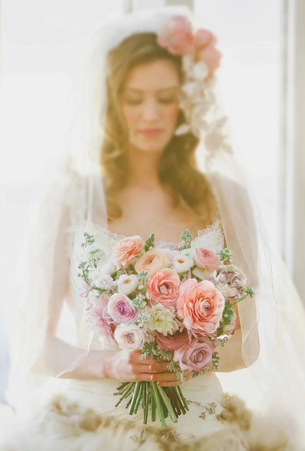 باقات الزهور المربوطة باليد Hand-Tied Wedding Bouquets