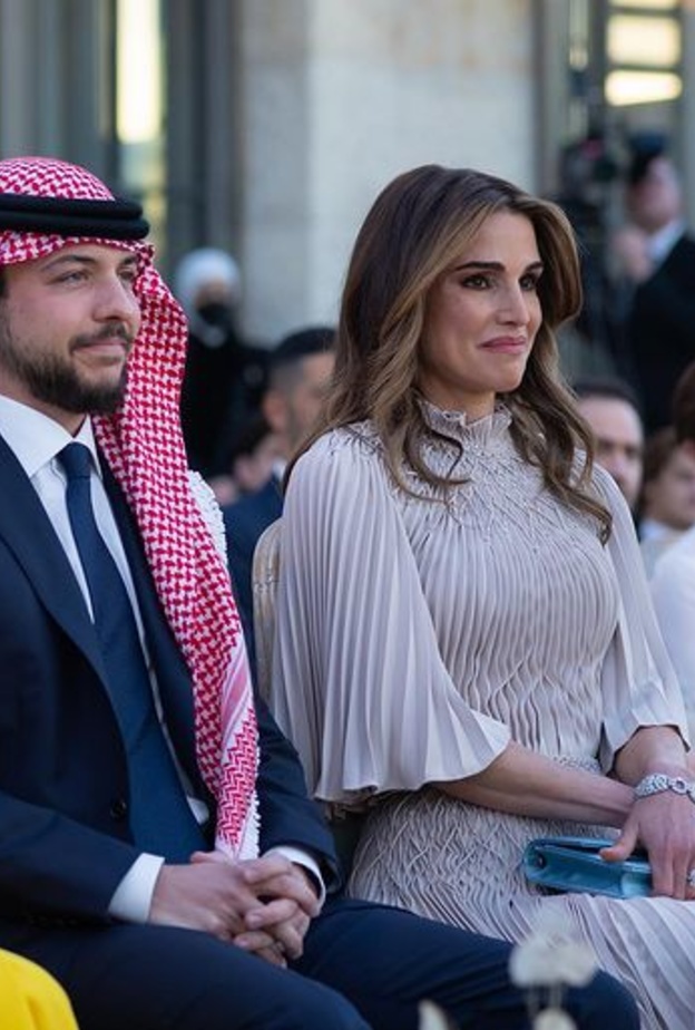 مشاهير بكوا وأبدوا تأثرهم في أفراح أبنائهم بينهم حميد الشاعري والملكة رانيا 