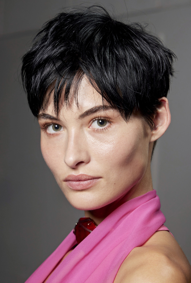 مكياج السفر الذي تحتاجينه لإطلالة مثالية أثناء العطلة