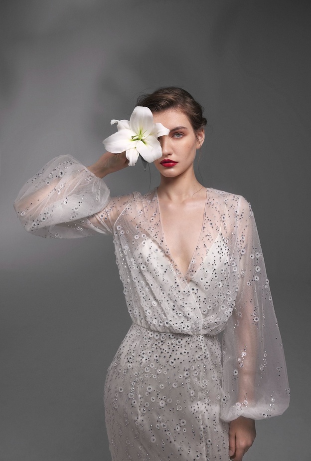 تصاميم شفاف لعروس 2024 من رامي العلي