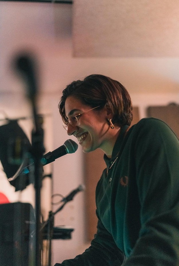 تعرفوا على الفنانة السعودية الصاعدة "فلانة" قبيل مشاركتها في حفل الفنان محمد حماقي