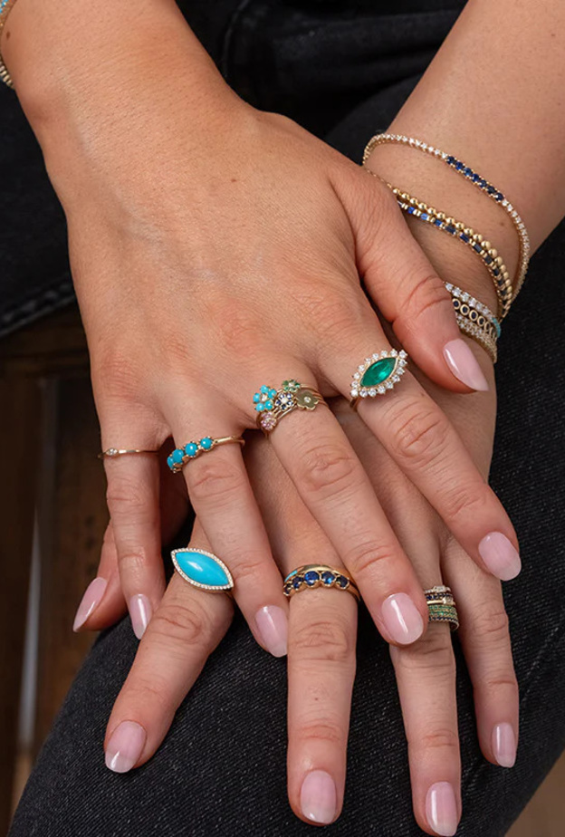 تكديس خواتم ذهب ناعمة في اطلالة عيد الأضحى