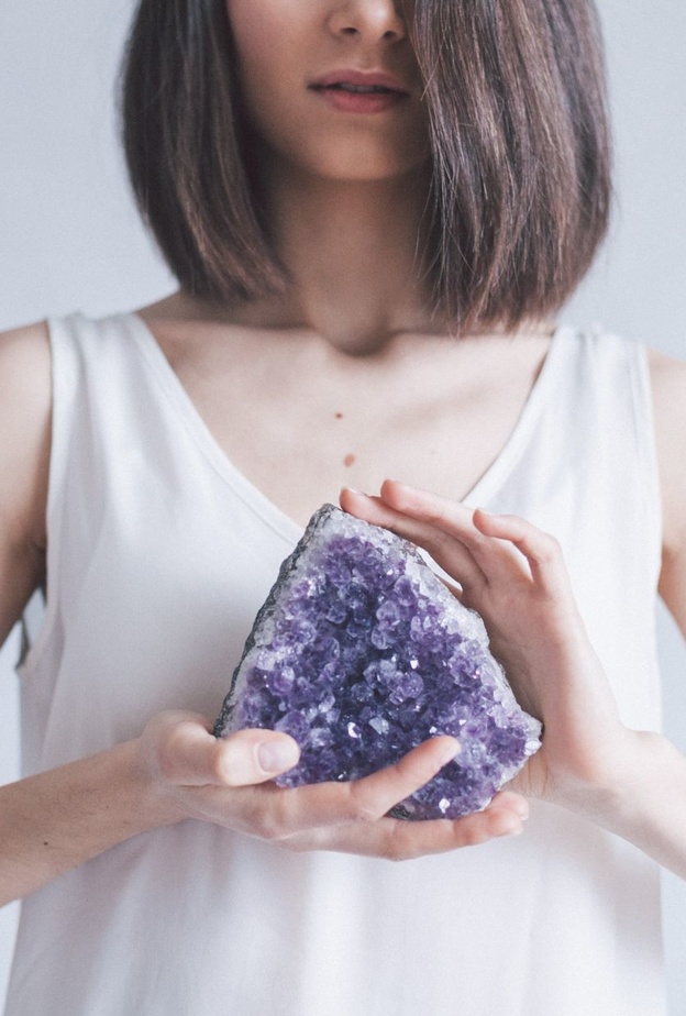 تُطلق كلمة جمشت على حجر الكوارتز الأرجواني