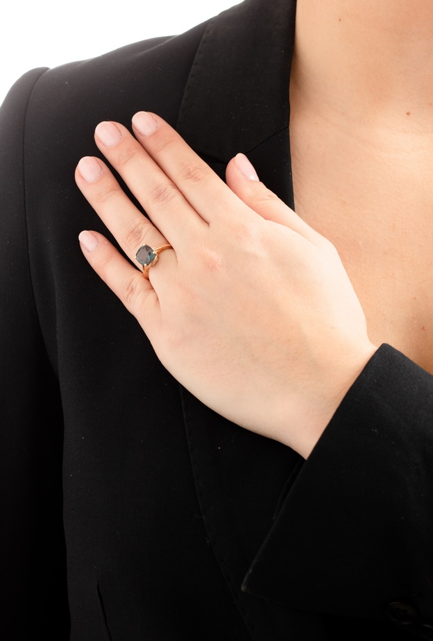 أحجار كريمة أندر من الألماس الأبيض.. تعرّفي إليها