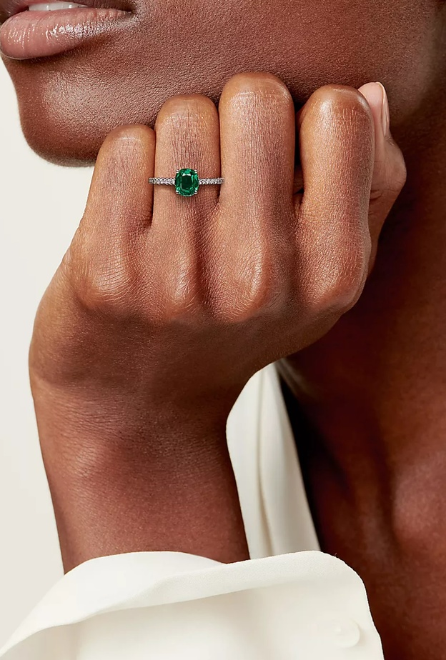 خاتم مرصع بالألماس والزمرد من مجموعة Tiffany Novo من تيفاني Tiffany 