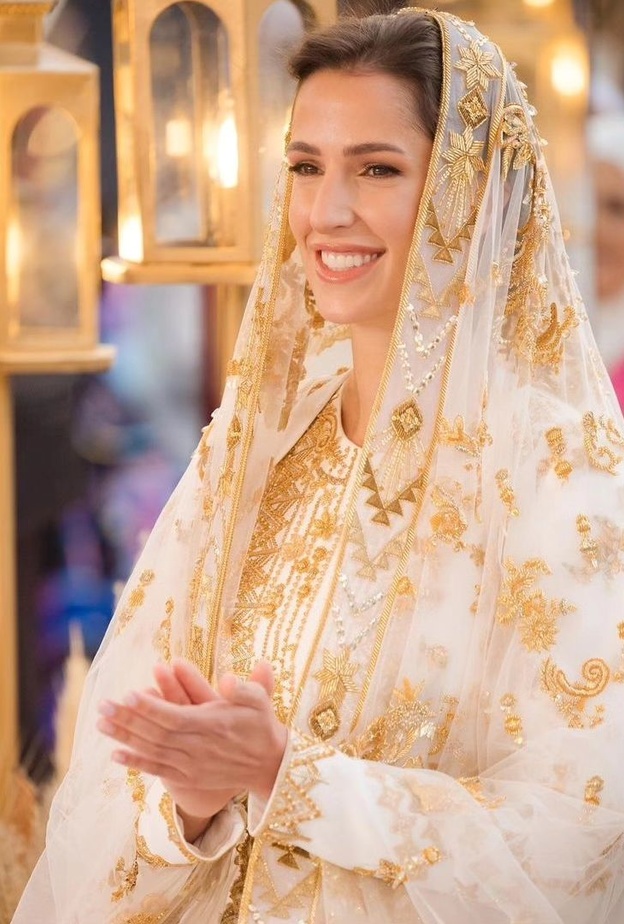 العروس رجوة آل سيف ستمنح لقب أميرة بإرادة ملكية بعد الزواج بولي عهد الأردن