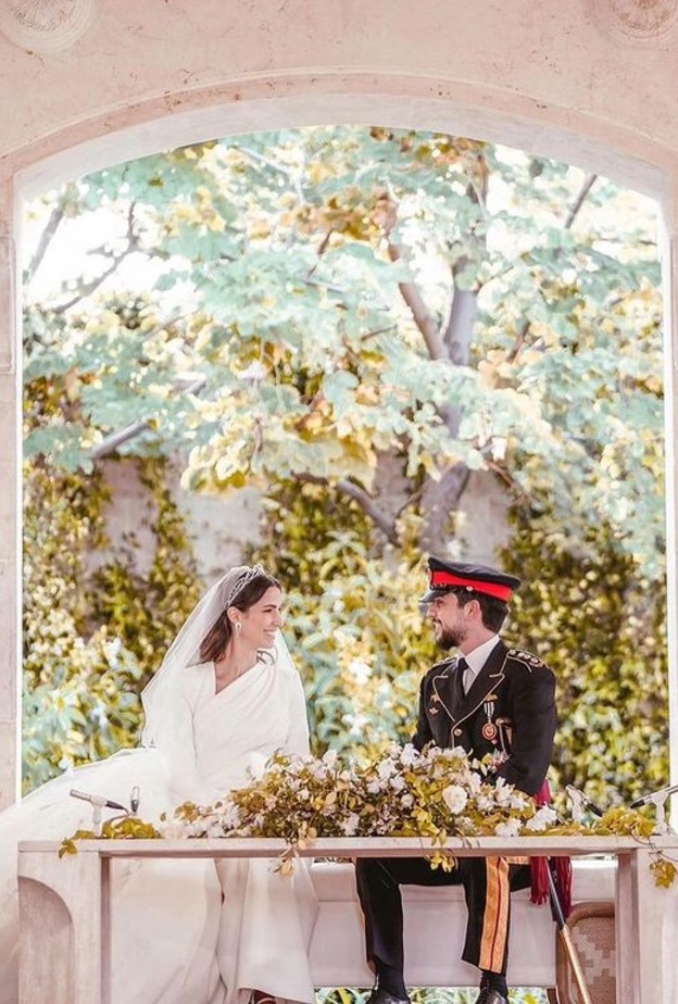 شاهدوا روعة الزفة الاردنية لولي الأمير حسين في قصر الحسينية