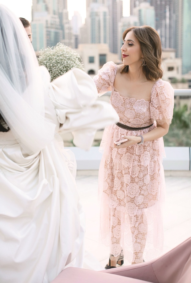 زينب الصالح مع عروسها