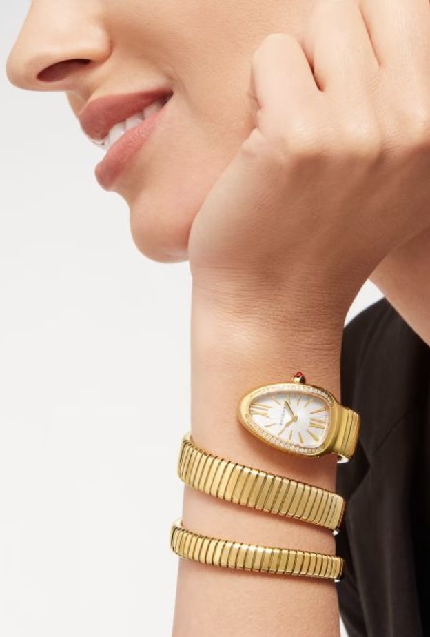 ساعة من الذهب الأصفر من Bvlgari 